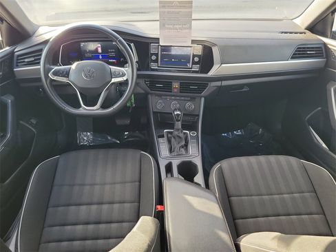 Certified 2022 Volkswagen Jetta Sport image 9