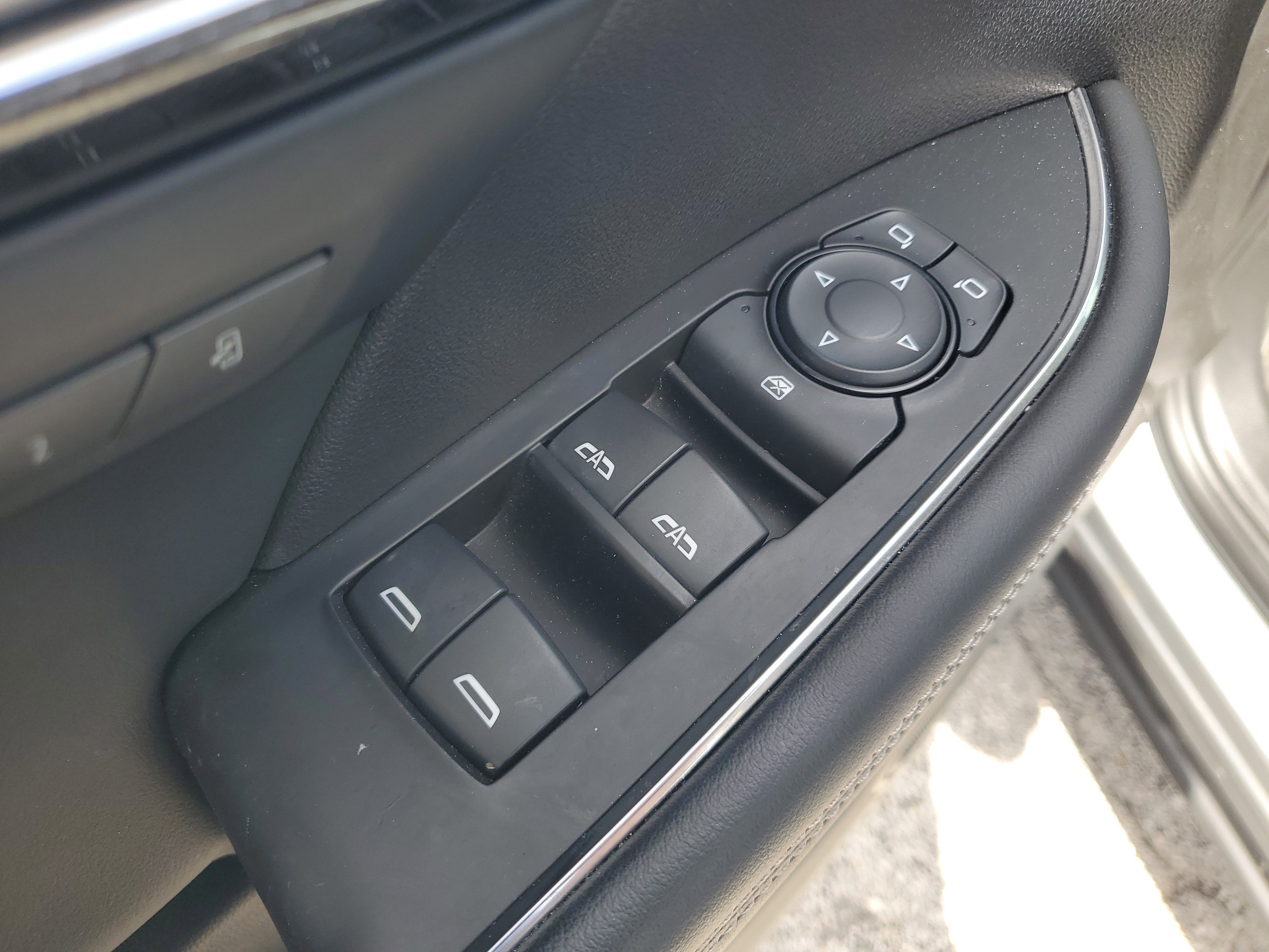 Used 2023 Buick Envision Essence FWD image 12