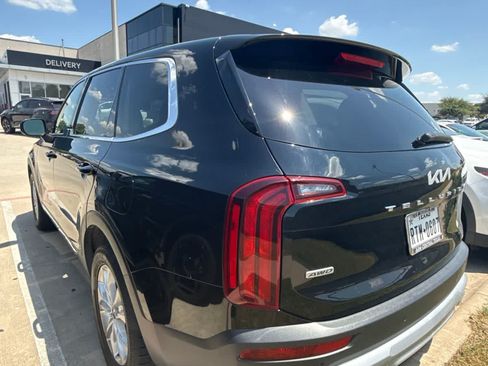 Used 2022 Kia Telluride LX AWD/4WD image 2