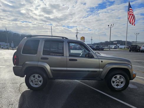 Used 2007 Jeep Liberty Sport image 3