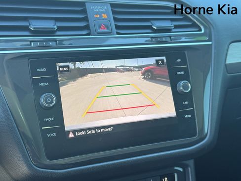 Used 2020 Volkswagen Tiguan SE w/ Panoramic Sunroof Package FWD image 19