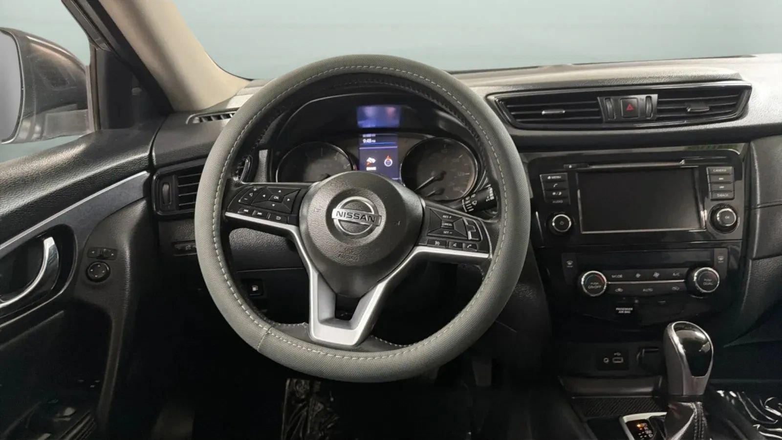 Used 2018 Nissan Rogue SV AWD/4WD image 10