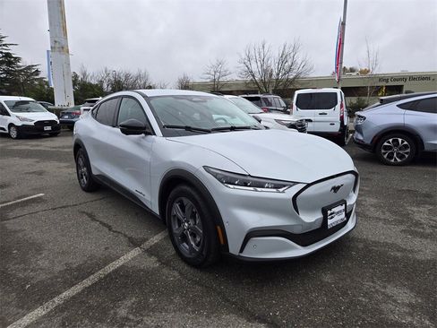 Used 2023 Ford Mustang Mach-E Select image 3