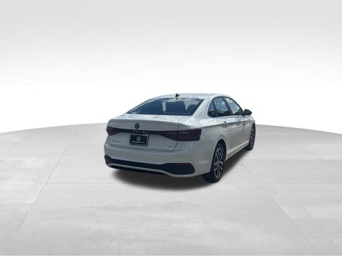Used 2025 Volkswagen Jetta SE w/ Sunroof Package image 5