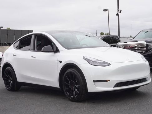 Used 2021 Tesla Model Y Long Range image 6