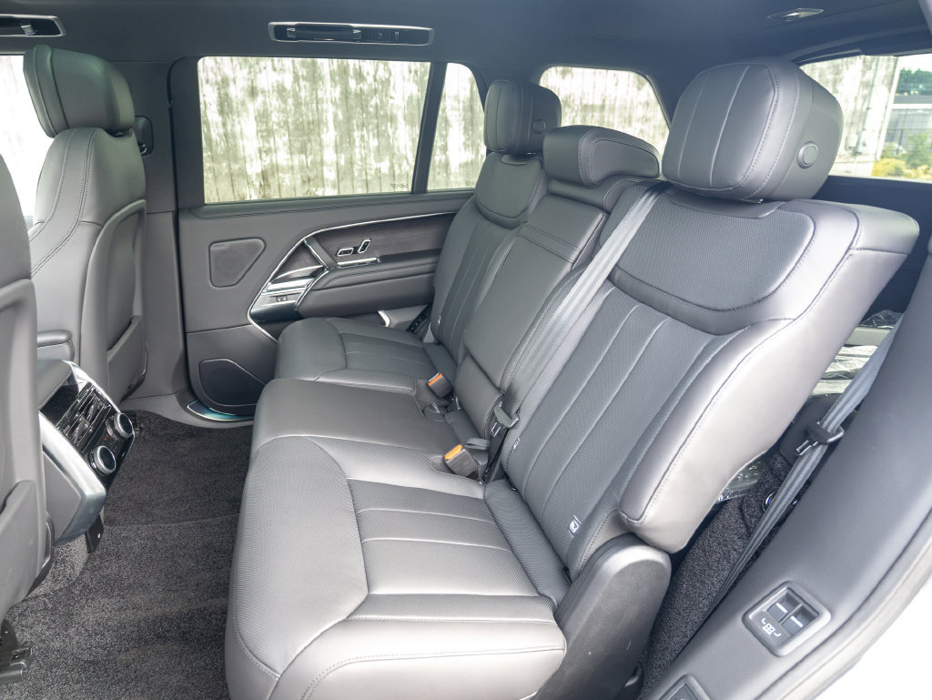 New 2026 Land Rover Range Rover Long Wheelbase SE AWD/4WD image 22
