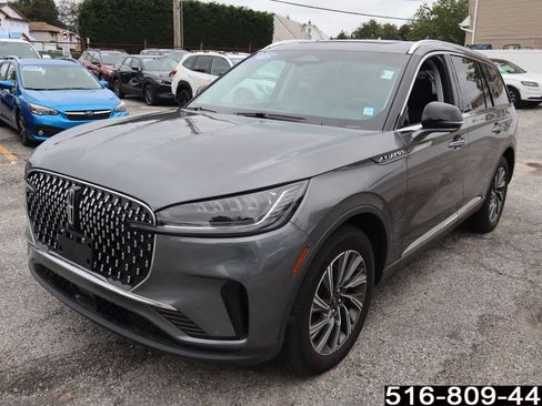 Used 2025 Lincoln Aviator AWD image 11