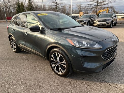 Used 2022 Ford Escape SE w/ SE Sport Appearance Package image 9