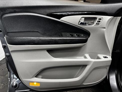 Used 2017 Honda Pilot Touring image 35