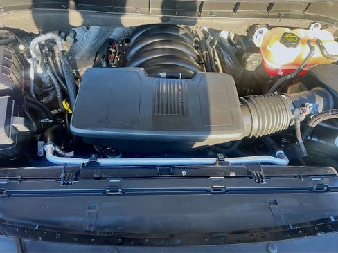 Used 2024 Chevrolet Suburban LT image 34