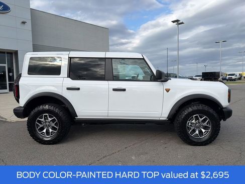 Used 2025 Ford Bronco Badlands image 2