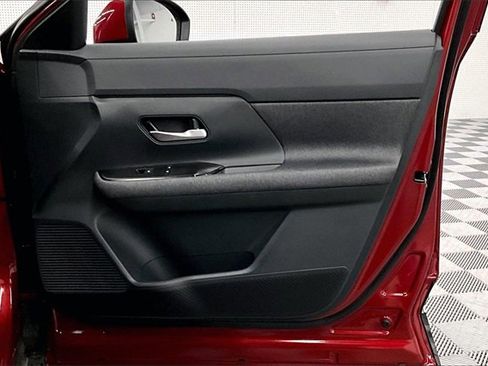 Used 2025 Nissan Kicks SV image 18