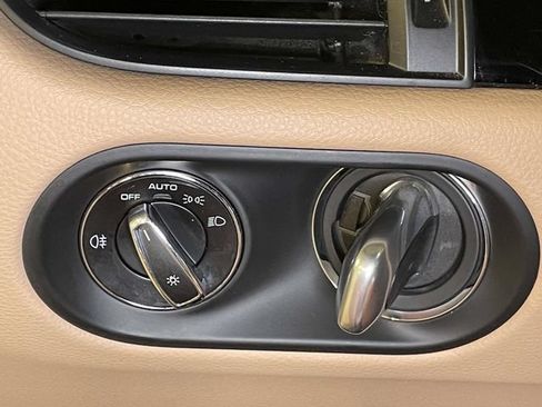 Certified 2020 Porsche Macan AWD/4WD image 40