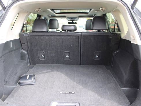 Used 2024 Nissan Rogue SV w/ SV Premium Package image 11