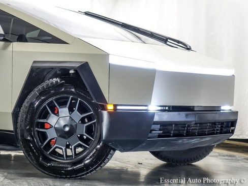 Used 2024 Tesla Cybertruck AWD Crew Cab image 2