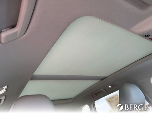 Used 2023 Volkswagen Taos SE w/ Panoramic Sunroof Package image 12