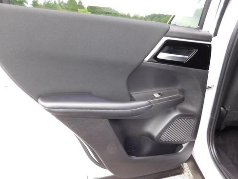 Used 2024 Mitsubishi Outlander ES AWD/4WD image 10