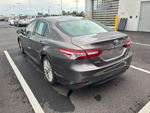 Used 2018 Toyota Camry XLE FWD image 13