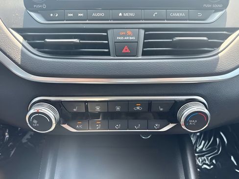 Used 2021 Nissan Altima 2.5 SR w/ SR Premium Package FWD image 11