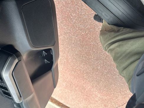 Used 2017 Toyota Tacoma SR5 w/ Tow Package image 30