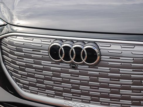 Used 2023 Audi Q4 e-tron Premium Plus w/ Premium Plus RWD image 13