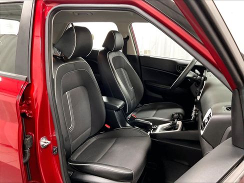 Used 2024 Hyundai Venue Limited image 12