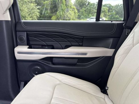 Used 2021 Ford Expedition Platinum AWD/4WD image 16