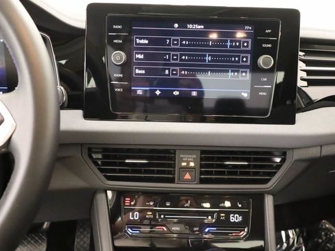 Certified 2025 Volkswagen Jetta SE w/ Sunroof Package FWD image 11