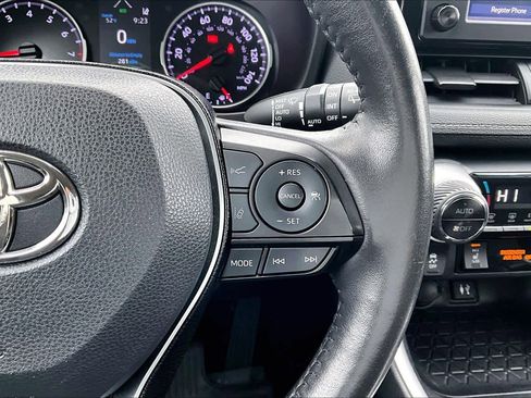 Used 2019 Toyota RAV4 XLE w/ Convenience Package image 24