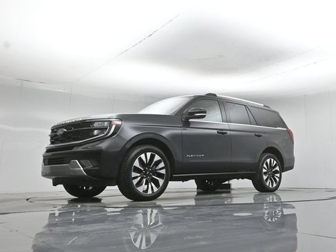 Certified 2025 Ford Expedition Platinum w/ Driver's Package AWD/4WD image 50