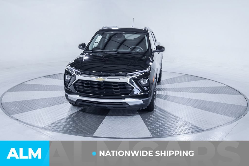 Used 2025 Chevrolet TrailBlazer LT FWD image 2