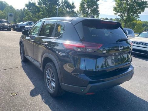 Used 2024 Nissan Rogue S AWD/4WD image 3