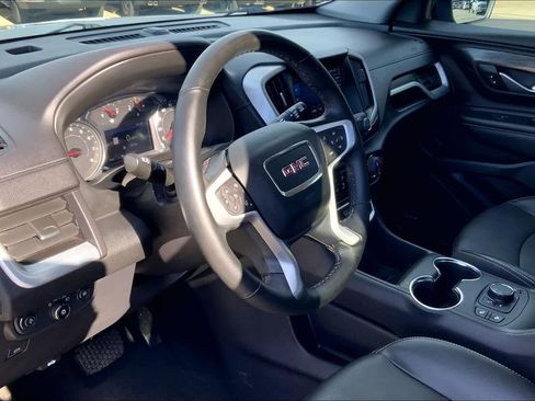 Used 2024 GMC Terrain SLT w/ Infotainment Package II image 16