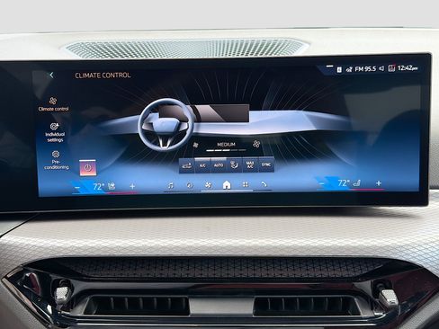 New 2026 BMW 330i Sedan w/ M Sport Package image 35