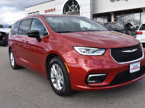 New 2026 Chrysler Pacifica Select FWD image 3