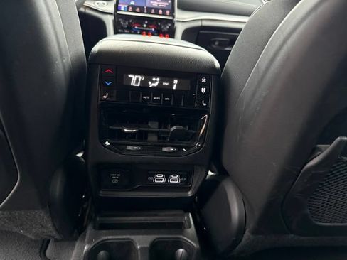 Used 2023 Jeep Grand Cherokee L Limited AWD/4WD image 25
