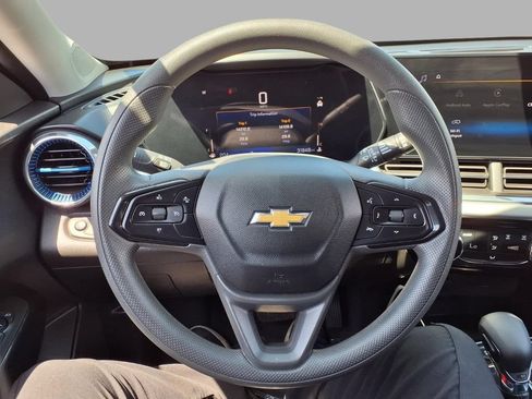 Used 2025 Chevrolet Trax LT FWD image 15