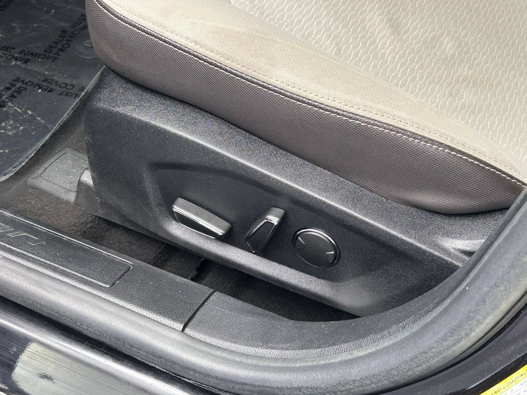 Used 2019 Ford Fusion SE w/ Equipment Group 151A FWD image 44