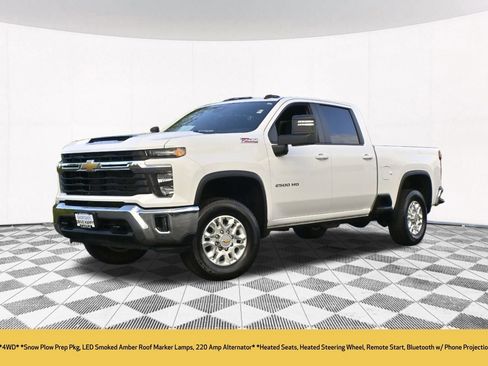 Used 2024 Chevrolet Silverado 2500 LT image 2