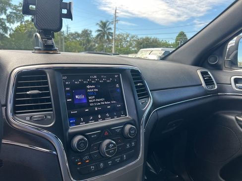 Used 2018 Jeep Grand Cherokee Limited w/ Mopar Chrome Edition Group image 11