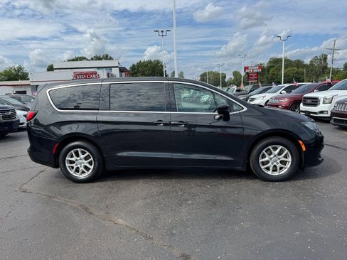 Used 2017 Chrysler Pacifica Touring FWD image 6