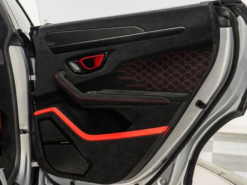 Used 2024 Lamborghini Urus Performante AWD/4WD image 45