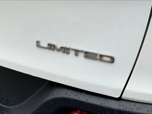 Used 2017 Jeep Cherokee Limited image 9