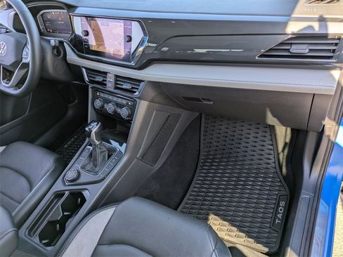 Used 2022 Volkswagen Taos SEL w/ Panoramic Sunroof Package image 35