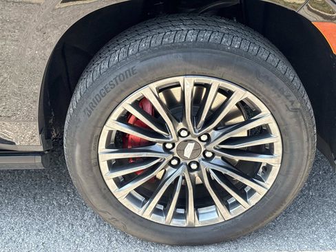 Used 2023 Cadillac Escalade ESV V AWD/4WD image 8