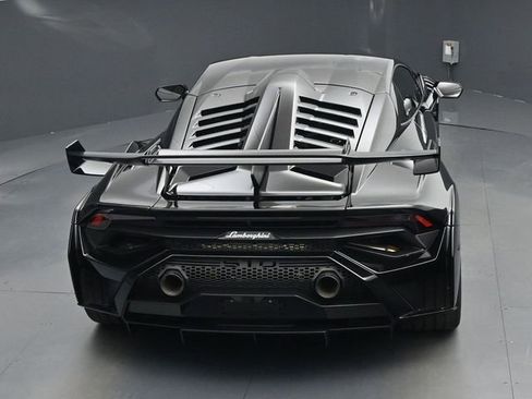 Used 2022 Lamborghini Huracan STO RWD image 25