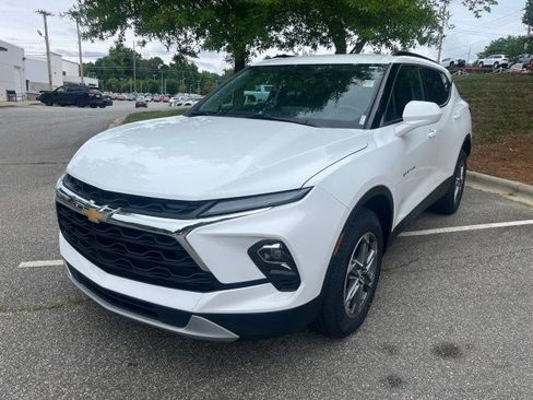 Used 2024 Chevrolet Blazer LT w/ Convenience Package FWD image 3