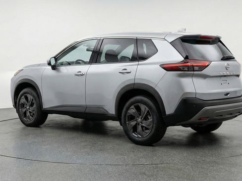 Used 2025 Nissan Rogue SV image 6