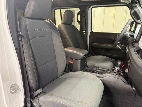 Used 2024 Jeep Wrangler Unlimited Sahara w/ Technology Group AWD/4WD image 20
