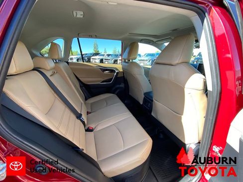 Certified 2021 Toyota RAV4 XLE Premium AWD/4WD image 19